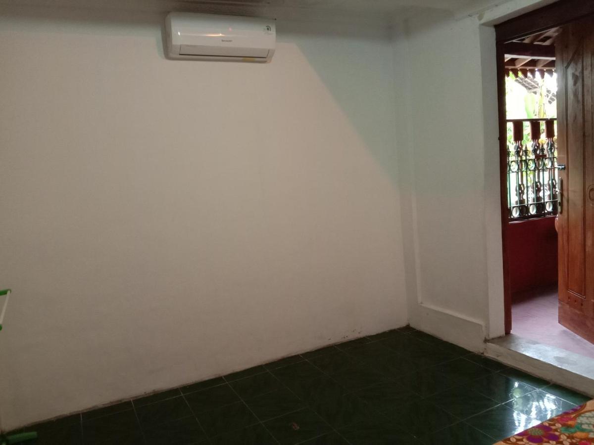 Rumah Ukhi Guest House Cebongan Esterno foto
