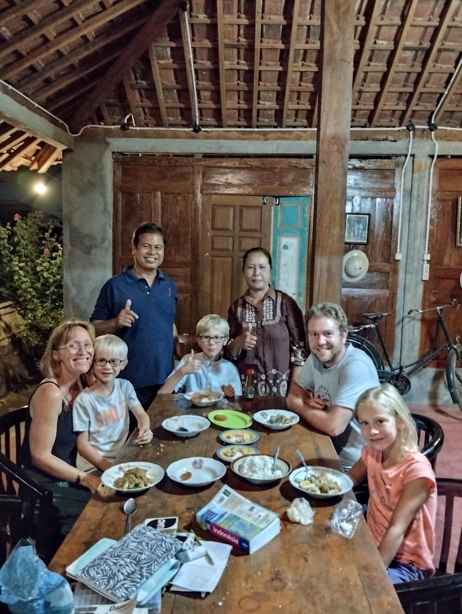 Rumah Ukhi Guest House Cebongan Esterno foto