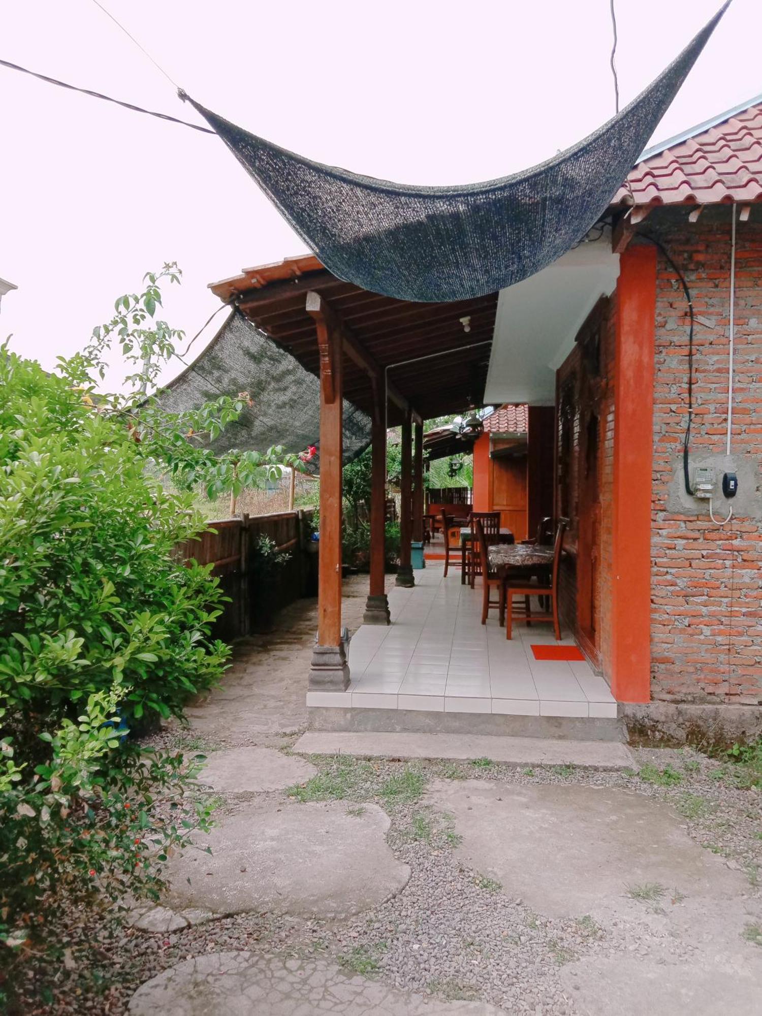Rumah Ukhi Guest House Cebongan Esterno foto