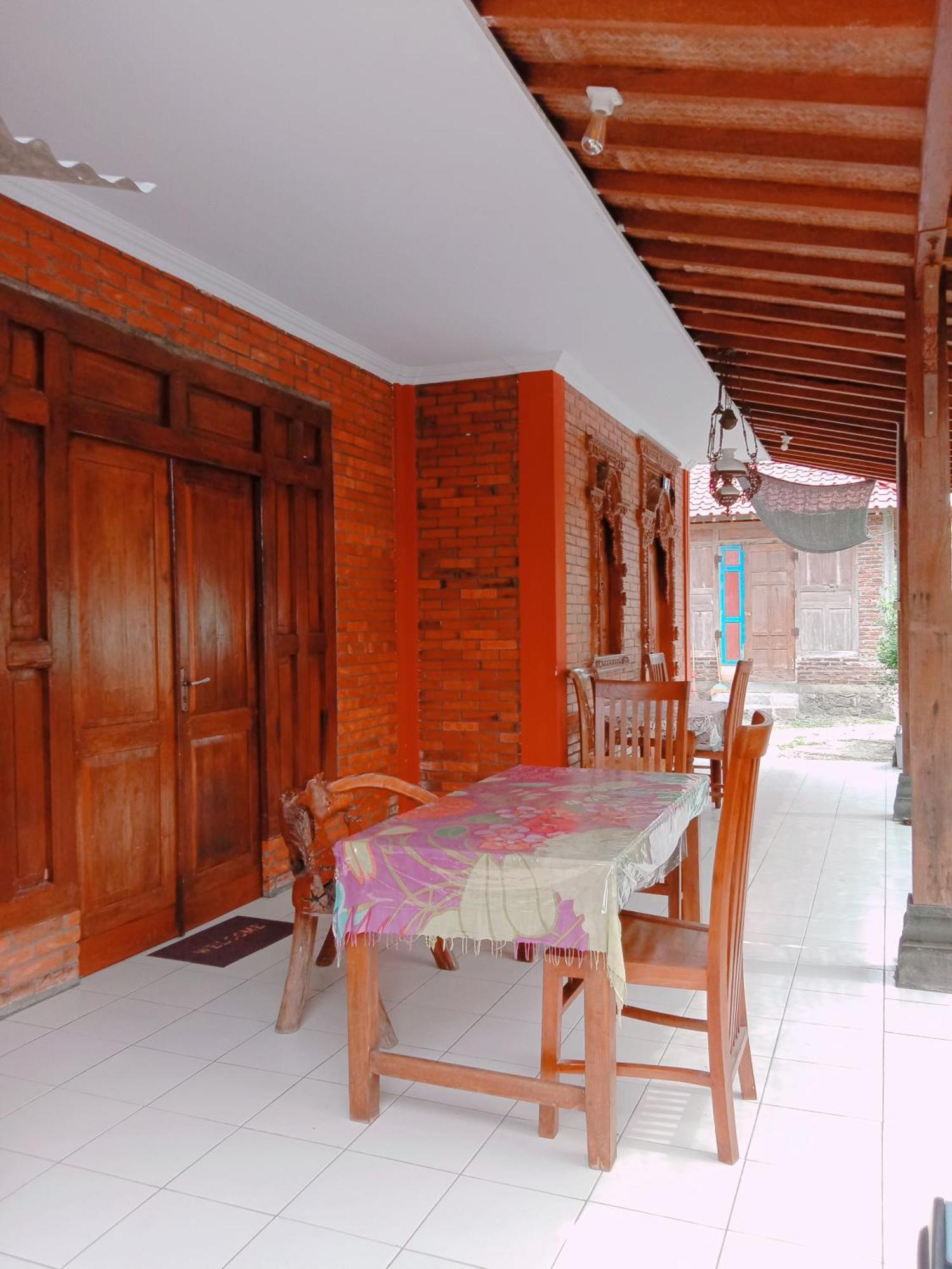 Rumah Ukhi Guest House Cebongan Esterno foto