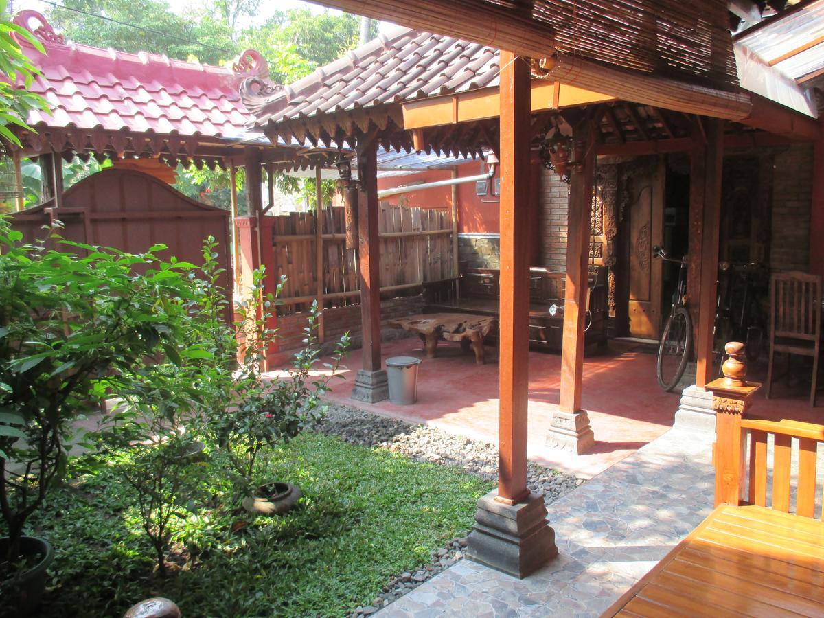 Rumah Ukhi Guest House Cebongan Esterno foto